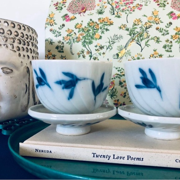 🛑SOLD🛑 Timeless Gaiwan Tea Cups, White With Blue Floral Leaf Design (Set of 2) - Picture 4 of 6